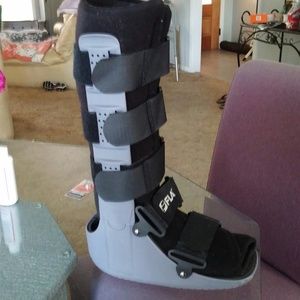 WALKING BOOT